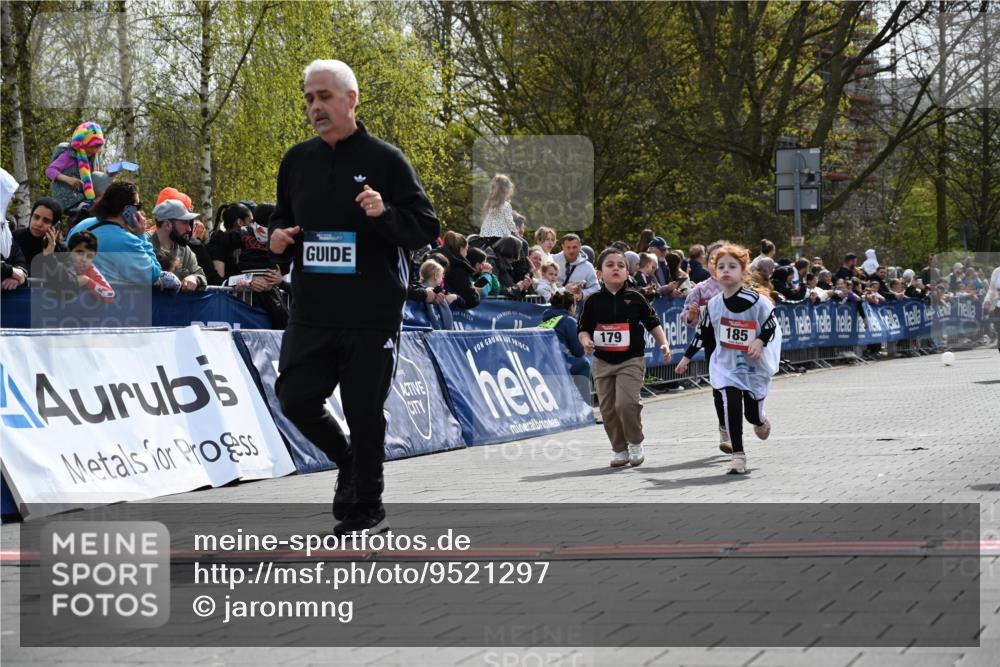 12.04.2026 - 45. Internationalen Wilhelmsburger Insellauf J. Mangold http://msf.ph/oto/9521297 12.04.2026 14:11:34 Ziel 185, 193, 179 meine-sportfotos.de