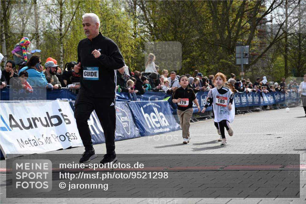 12.04.2026 - 45. Internationalen Wilhelmsburger Insellauf J. Mangold http://msf.ph/oto/9521298 12.04.2026 14:11:34 Ziel 185, 193, 179 meine-sportfotos.de