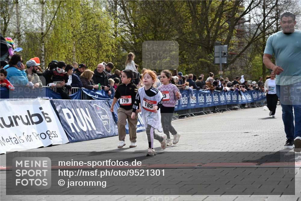 12.04.2026 - 45. Internationalen Wilhelmsburger Insellauf J. Mangold http://msf.ph/oto/9521301 12.04.2026 14:11:35 Ziel 185, 193, 179 meine-sportfotos.de