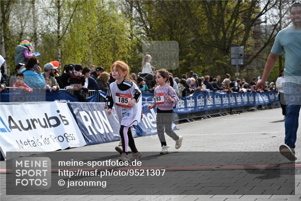 12.04.2026 - 45. Internationalen Wilhelmsburger Insellauf J. Mangold http://msf.ph/oto/9521307 12.04.2026 14:11:36 Ziel 185, 193, 179 meine-sportfotos.de