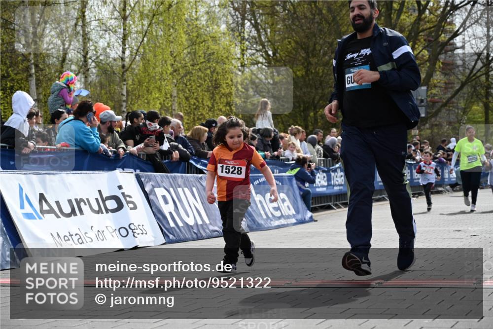 12.04.2026 - 45. Internationalen Wilhelmsburger Insellauf J. Mangold http://msf.ph/oto/9521322 12.04.2026 14:11:46 Ziel 1528, 213 meine-sportfotos.de