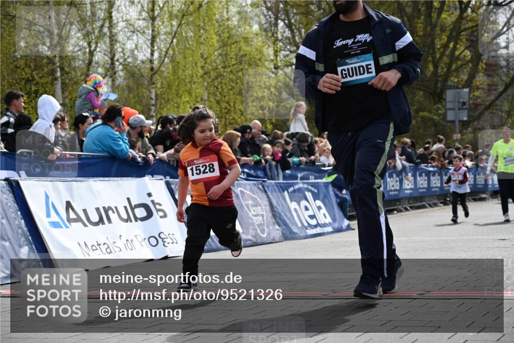 12.04.2026 - 45. Internationalen Wilhelmsburger Insellauf J. Mangold http://msf.ph/oto/9521326 12.04.2026 14:11:46 Ziel 1528, 213 meine-sportfotos.de