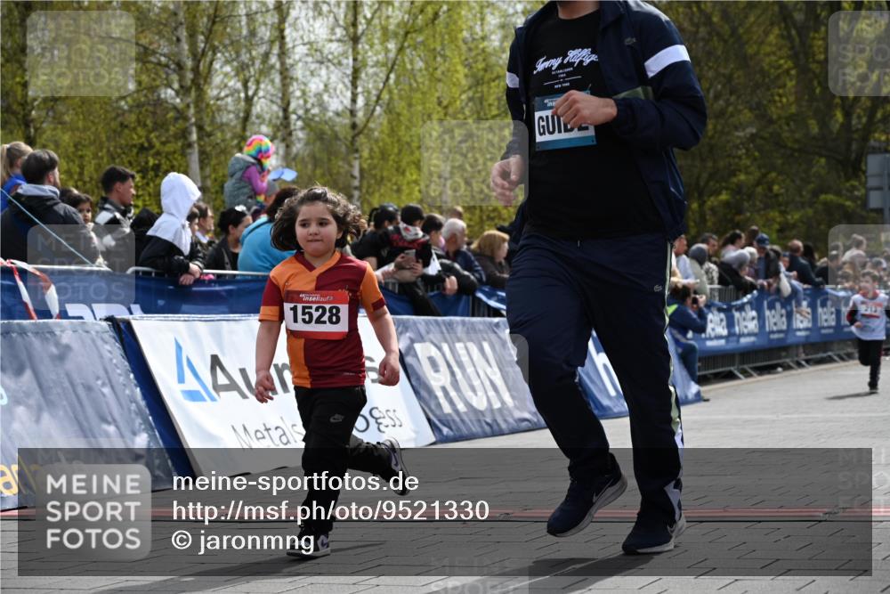 12.04.2026 - 45. Internationalen Wilhelmsburger Insellauf J. Mangold http://msf.ph/oto/9521330 12.04.2026 14:11:46 Ziel 1528, 213 meine-sportfotos.de