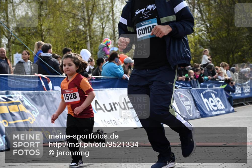 12.04.2026 - 45. Internationalen Wilhelmsburger Insellauf J. Mangold http://msf.ph/oto/9521334 12.04.2026 14:11:47 Ziel 1528, 213, 177 meine-sportfotos.de
