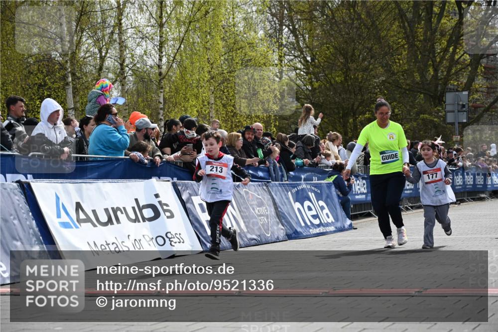 12.04.2026 - 45. Internationalen Wilhelmsburger Insellauf J. Mangold http://msf.ph/oto/9521336 12.04.2026 14:11:49 Ziel 1528, 213, 177 meine-sportfotos.de