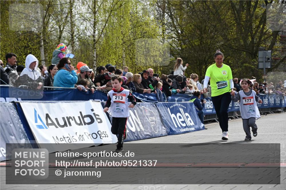 12.04.2026 - 45. Internationalen Wilhelmsburger Insellauf J. Mangold http://msf.ph/oto/9521337 12.04.2026 14:11:49 Ziel 1528, 213, 177 meine-sportfotos.de