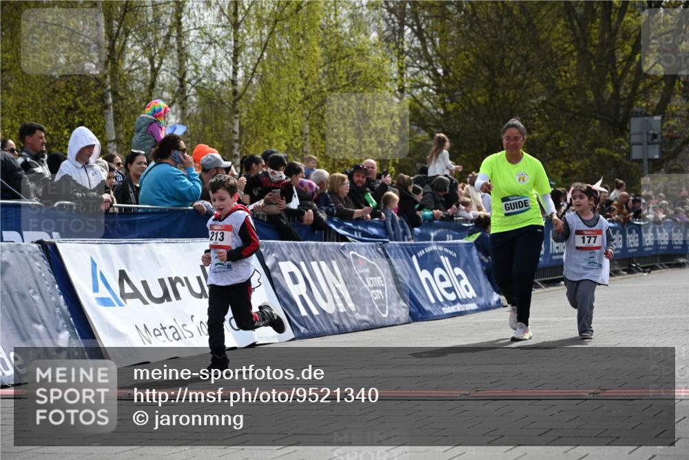 12.04.2026 - 45. Internationalen Wilhelmsburger Insellauf J. Mangold http://msf.ph/oto/9521340 12.04.2026 14:11:50 Ziel 1528, 213, 177, 1070 meine-sportfotos.de
