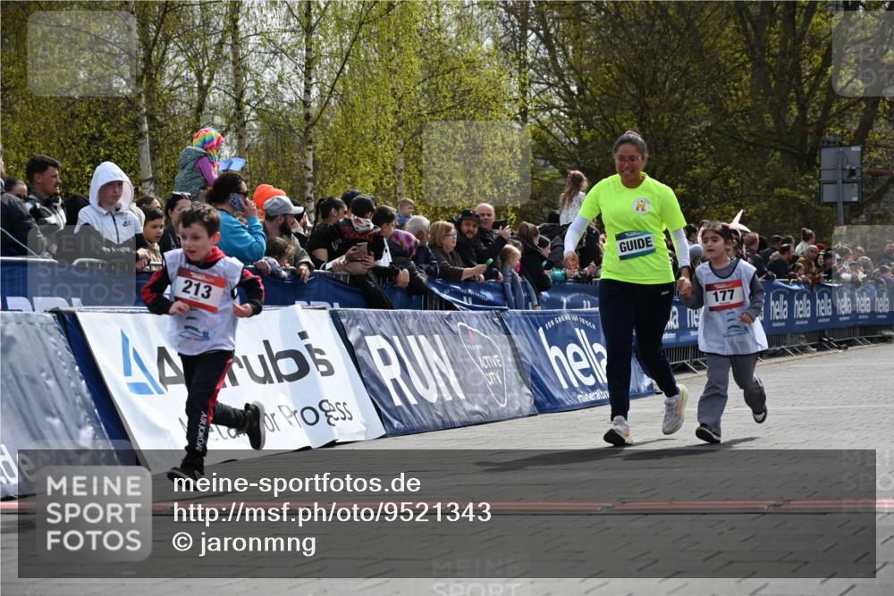 12.04.2026 - 45. Internationalen Wilhelmsburger Insellauf J. Mangold http://msf.ph/oto/9521343 12.04.2026 14:11:50 Ziel 1528, 213, 177, 1070 meine-sportfotos.de