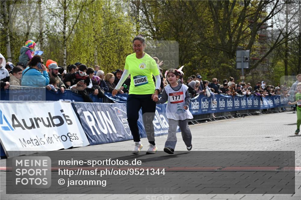 12.04.2026 - 45. Internationalen Wilhelmsburger Insellauf J. Mangold http://msf.ph/oto/9521344 12.04.2026 14:11:50 Ziel 1528, 213, 177, 1070 meine-sportfotos.de