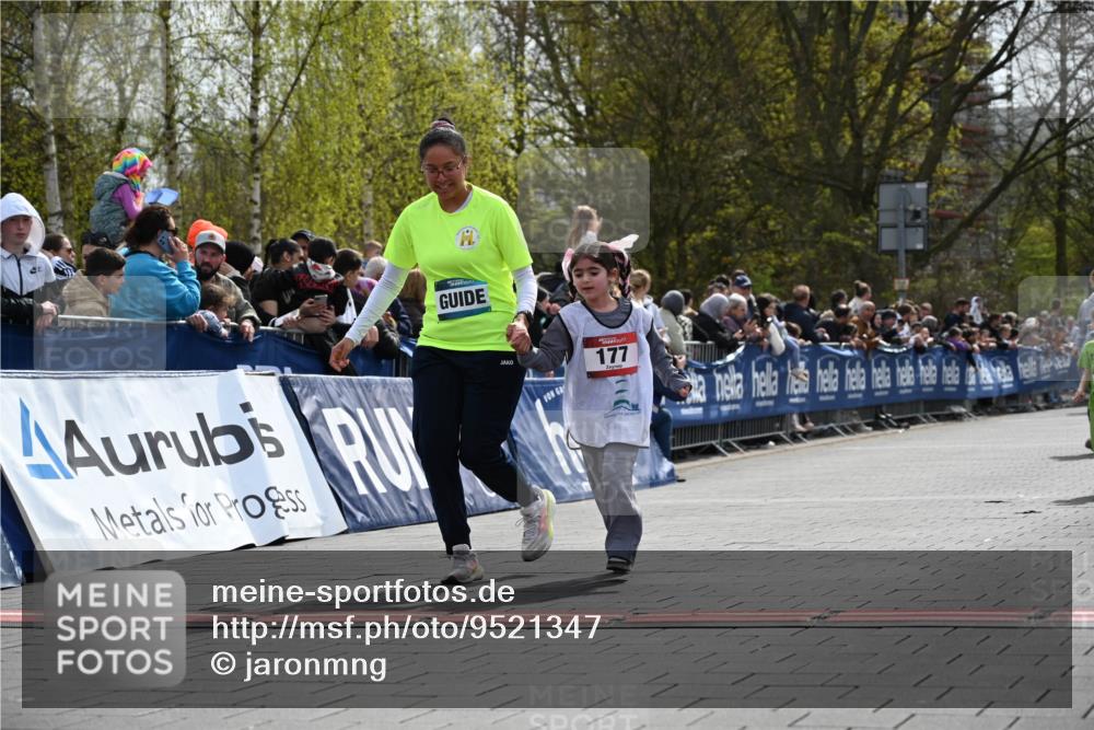 12.04.2026 - 45. Internationalen Wilhelmsburger Insellauf J. Mangold http://msf.ph/oto/9521347 12.04.2026 14:11:51 Ziel 213, 177, 1070 meine-sportfotos.de