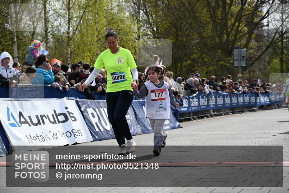 12.04.2026 - 45. Internationalen Wilhelmsburger Insellauf J. Mangold http://msf.ph/oto/9521348 12.04.2026 14:11:51 Ziel 213, 177, 1070 meine-sportfotos.de