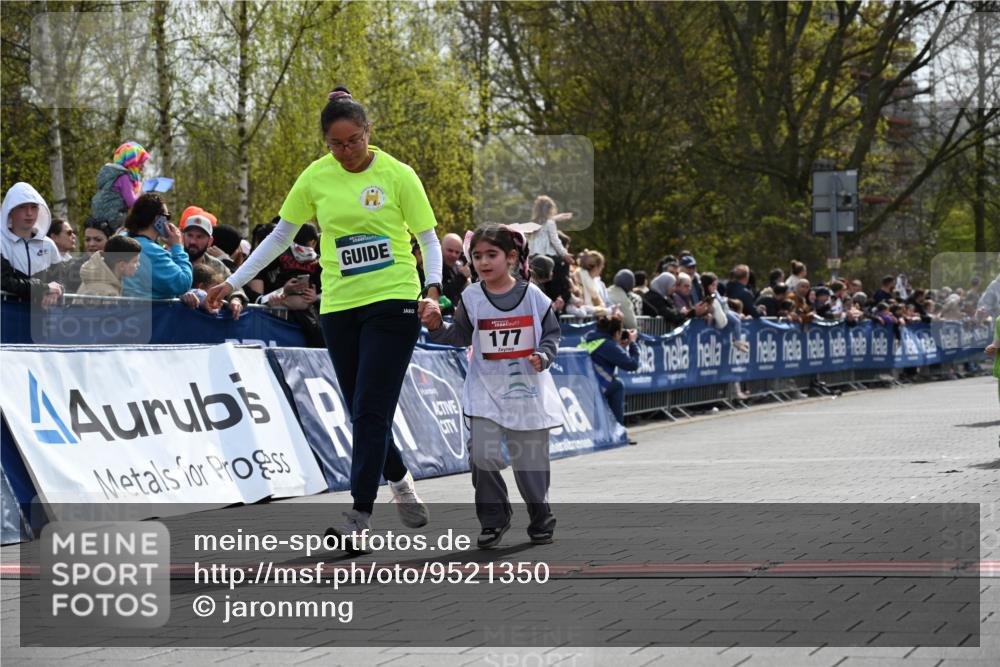 12.04.2026 - 45. Internationalen Wilhelmsburger Insellauf J. Mangold http://msf.ph/oto/9521350 12.04.2026 14:11:51 Ziel 213, 177, 1070 meine-sportfotos.de