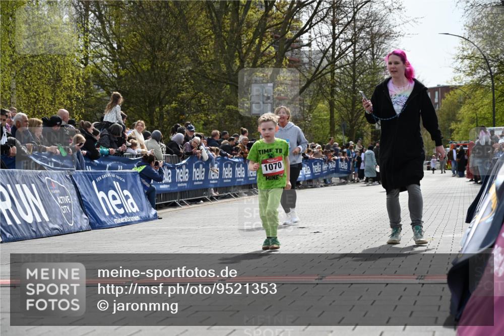 12.04.2026 - 45. Internationalen Wilhelmsburger Insellauf J. Mangold http://msf.ph/oto/9521353 12.04.2026 14:11:53 Ziel 213, 177, 1070 meine-sportfotos.de
