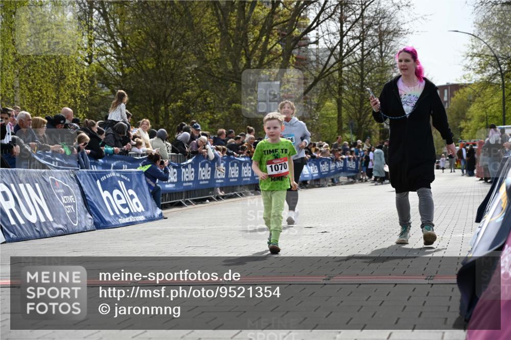 12.04.2026 - 45. Internationalen Wilhelmsburger Insellauf J. Mangold http://msf.ph/oto/9521354 12.04.2026 14:11:53 Ziel 213, 177, 1070 meine-sportfotos.de
