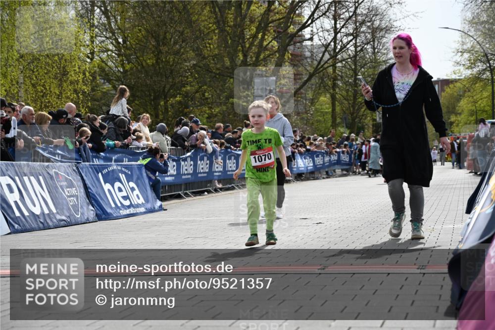 12.04.2026 - 45. Internationalen Wilhelmsburger Insellauf J. Mangold http://msf.ph/oto/9521357 12.04.2026 14:11:53 Ziel 213, 177, 1070 meine-sportfotos.de