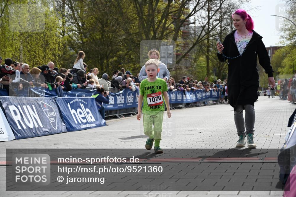 12.04.2026 - 45. Internationalen Wilhelmsburger Insellauf J. Mangold http://msf.ph/oto/9521360 12.04.2026 14:11:54 Ziel 213, 177, 1070 meine-sportfotos.de