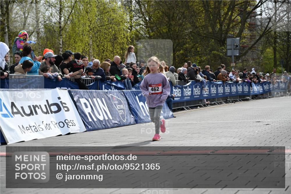 12.04.2026 - 45. Internationalen Wilhelmsburger Insellauf J. Mangold http://msf.ph/oto/9521365 12.04.2026 14:12:02 Ziel 462 meine-sportfotos.de