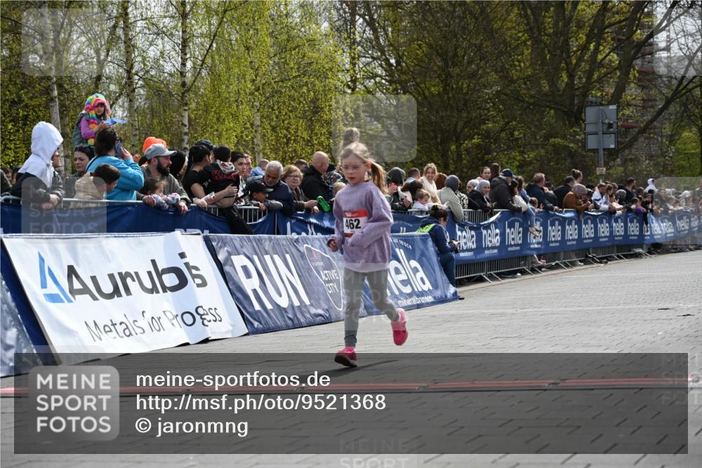 12.04.2026 - 45. Internationalen Wilhelmsburger Insellauf J. Mangold http://msf.ph/oto/9521368 12.04.2026 14:12:02 Ziel 462 meine-sportfotos.de