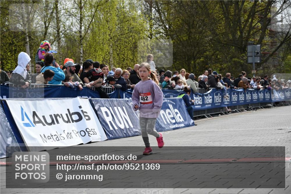 12.04.2026 - 45. Internationalen Wilhelmsburger Insellauf J. Mangold http://msf.ph/oto/9521369 12.04.2026 14:12:02 Ziel 462 meine-sportfotos.de