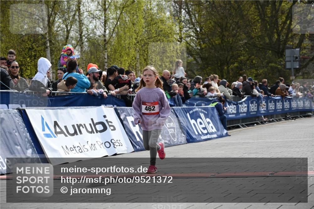 12.04.2026 - 45. Internationalen Wilhelmsburger Insellauf J. Mangold http://msf.ph/oto/9521372 12.04.2026 14:12:02 Ziel 462 meine-sportfotos.de