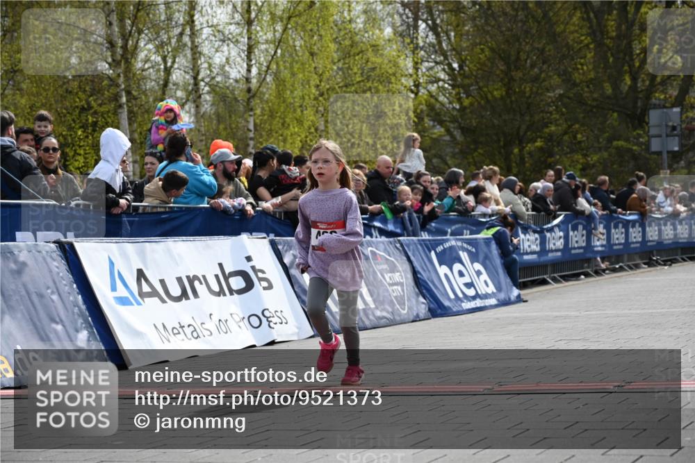 12.04.2026 - 45. Internationalen Wilhelmsburger Insellauf J. Mangold http://msf.ph/oto/9521373 12.04.2026 14:12:02 Ziel 462 meine-sportfotos.de