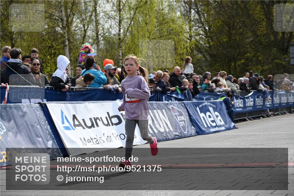 12.04.2026 - 45. Internationalen Wilhelmsburger Insellauf J. Mangold http://msf.ph/oto/9521375 12.04.2026 14:12:03 Ziel 462 meine-sportfotos.de