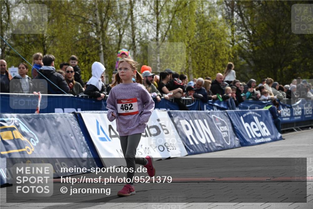 12.04.2026 - 45. Internationalen Wilhelmsburger Insellauf J. Mangold http://msf.ph/oto/9521379 12.04.2026 14:12:03 Ziel 462 meine-sportfotos.de