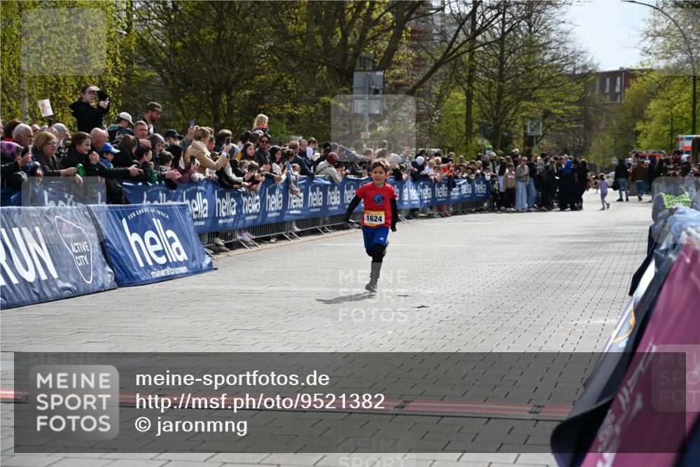 12.04.2026 - 45. Internationalen Wilhelmsburger Insellauf J. Mangold http://msf.ph/oto/9521382 12.04.2026 14:19:12 Ziel 1624 meine-sportfotos.de