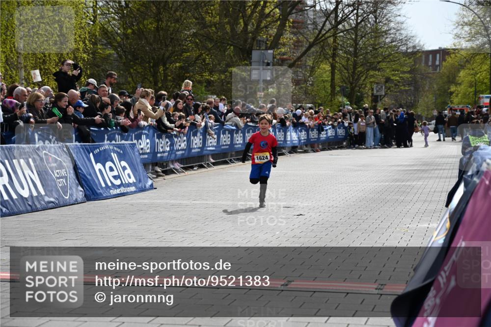 12.04.2026 - 45. Internationalen Wilhelmsburger Insellauf J. Mangold http://msf.ph/oto/9521383 12.04.2026 14:19:12 Ziel 1624 meine-sportfotos.de