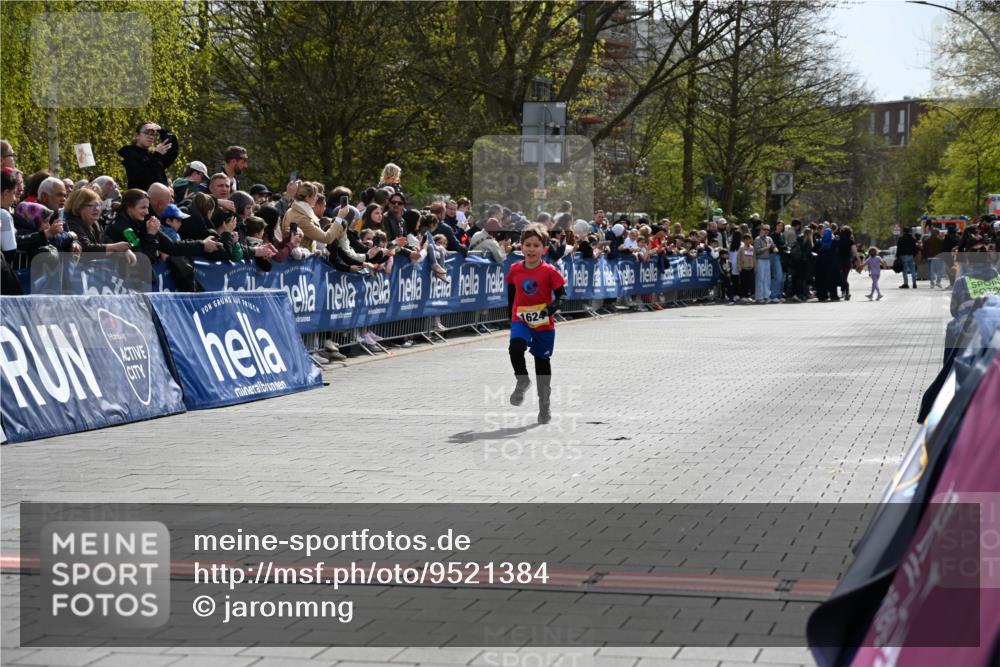 12.04.2026 - 45. Internationalen Wilhelmsburger Insellauf J. Mangold http://msf.ph/oto/9521384 12.04.2026 14:19:13 Ziel 1624 meine-sportfotos.de