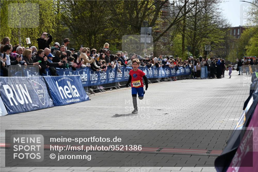 12.04.2026 - 45. Internationalen Wilhelmsburger Insellauf J. Mangold http://msf.ph/oto/9521386 12.04.2026 14:19:13 Ziel 1624 meine-sportfotos.de