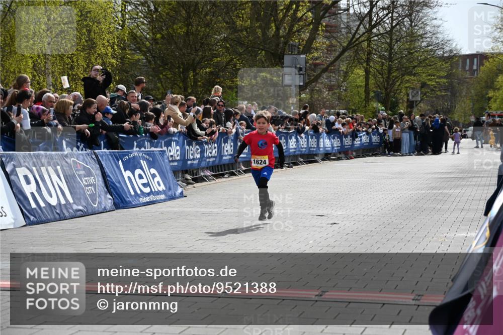 12.04.2026 - 45. Internationalen Wilhelmsburger Insellauf J. Mangold http://msf.ph/oto/9521388 12.04.2026 14:19:13 Ziel 1624 meine-sportfotos.de