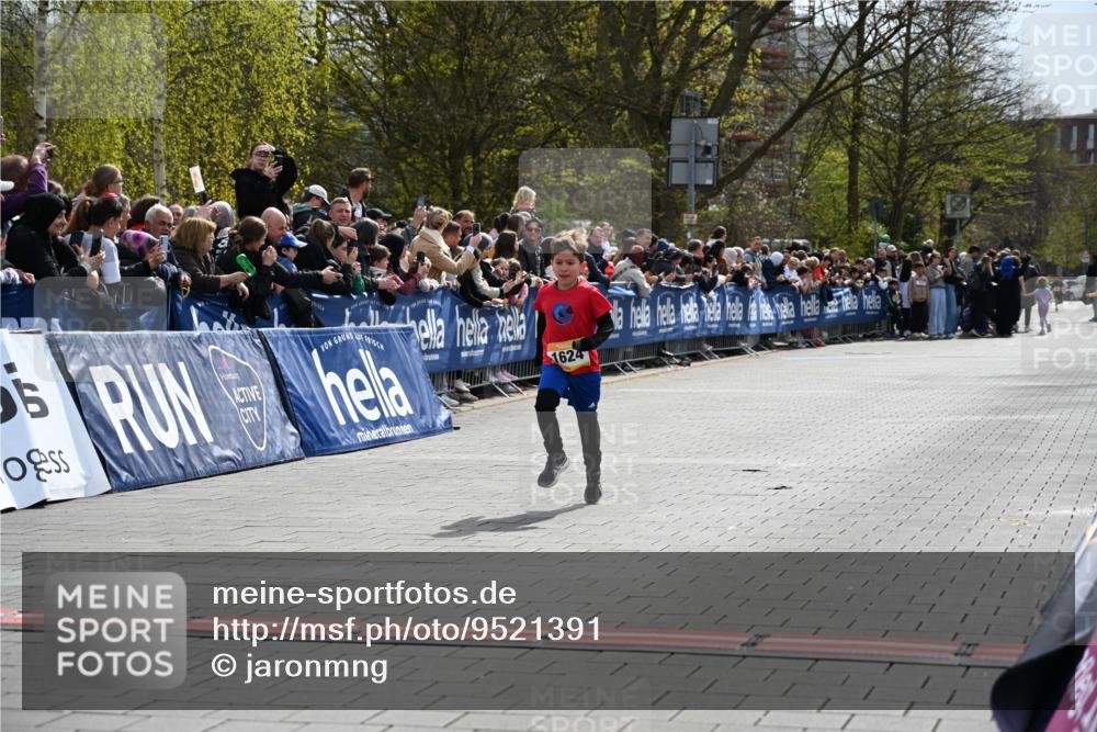 12.04.2026 - 45. Internationalen Wilhelmsburger Insellauf J. Mangold http://msf.ph/oto/9521391 12.04.2026 14:19:13 Ziel 1624 meine-sportfotos.de