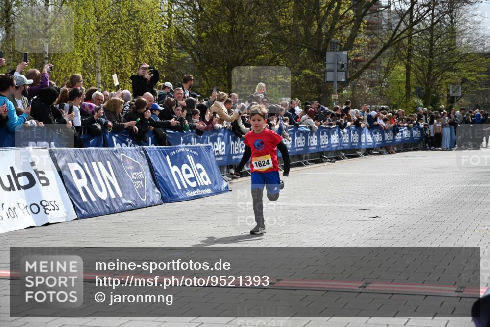12.04.2026 - 45. Internationalen Wilhelmsburger Insellauf J. Mangold http://msf.ph/oto/9521393 12.04.2026 14:19:13 Ziel 1624 meine-sportfotos.de