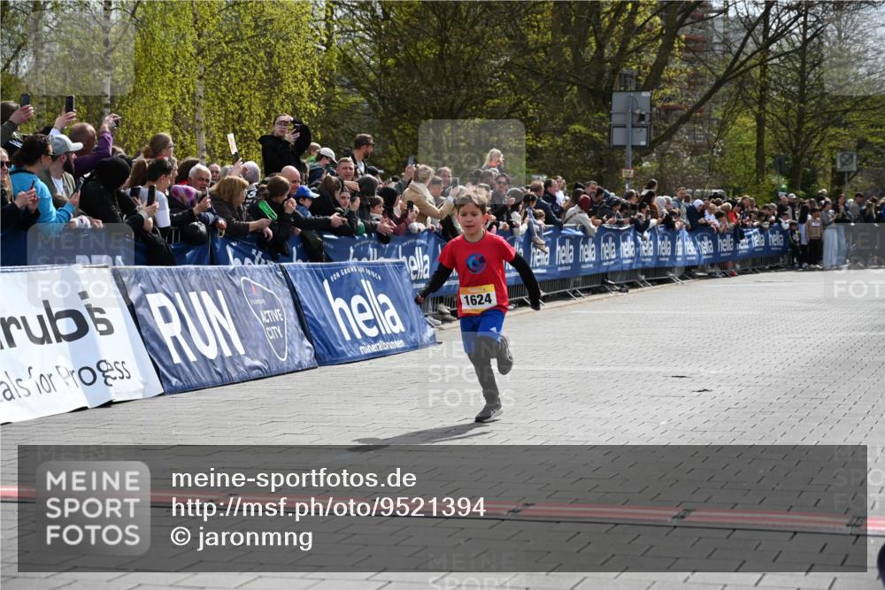12.04.2026 - 45. Internationalen Wilhelmsburger Insellauf J. Mangold http://msf.ph/oto/9521394 12.04.2026 14:19:13 Ziel 1624 meine-sportfotos.de