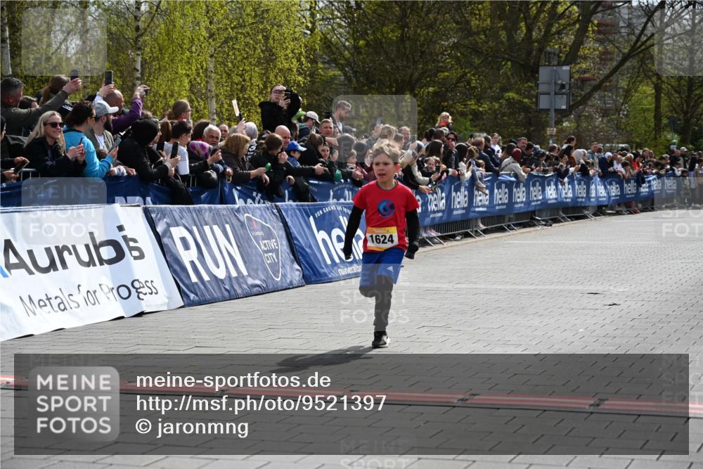 12.04.2026 - 45. Internationalen Wilhelmsburger Insellauf J. Mangold http://msf.ph/oto/9521397 12.04.2026 14:19:14 Ziel 1624 meine-sportfotos.de