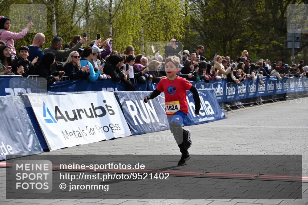 12.04.2026 - 45. Internationalen Wilhelmsburger Insellauf J. Mangold http://msf.ph/oto/9521402 12.04.2026 14:19:14 Ziel 1624 meine-sportfotos.de