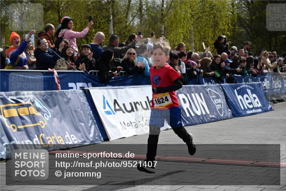 12.04.2026 - 45. Internationalen Wilhelmsburger Insellauf J. Mangold http://msf.ph/oto/9521407 12.04.2026 14:19:14 Ziel 1624 meine-sportfotos.de
