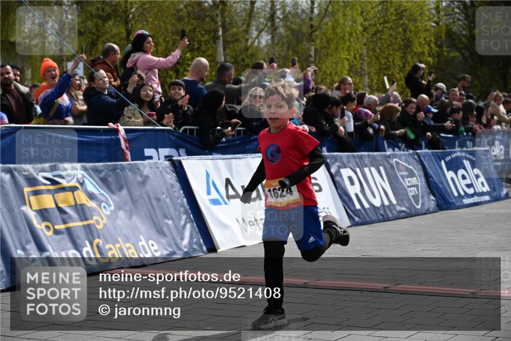 12.04.2026 - 45. Internationalen Wilhelmsburger Insellauf J. Mangold http://msf.ph/oto/9521408 12.04.2026 14:19:15 Ziel 1624 meine-sportfotos.de