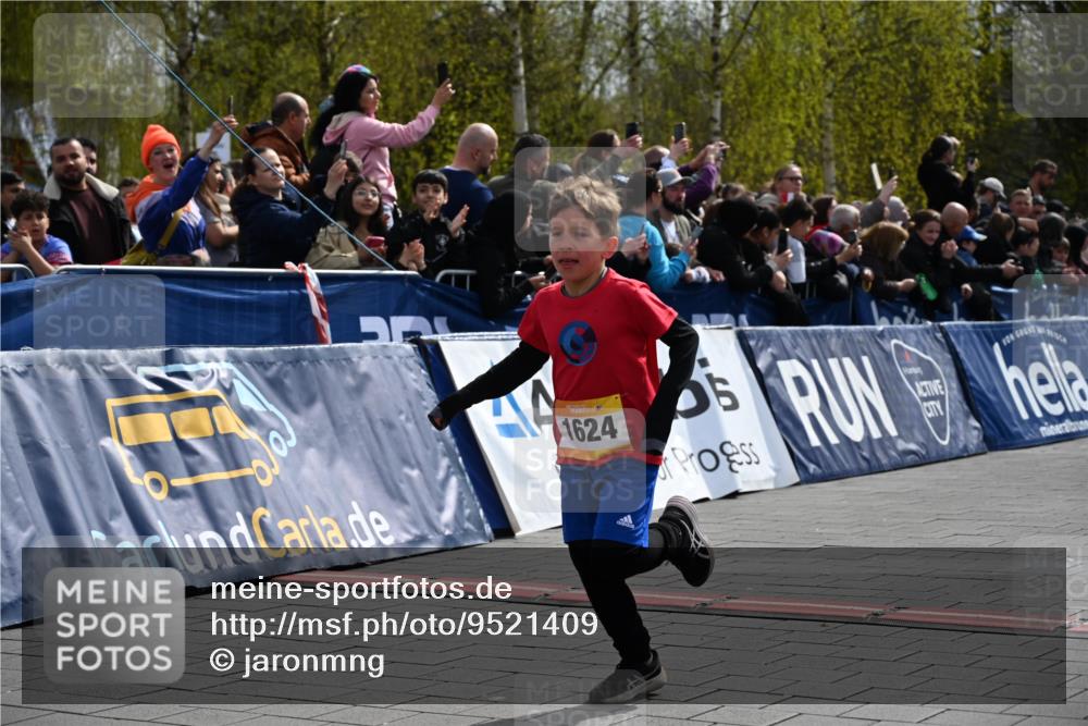12.04.2026 - 45. Internationalen Wilhelmsburger Insellauf J. Mangold http://msf.ph/oto/9521409 12.04.2026 14:19:15 Ziel 1624 meine-sportfotos.de