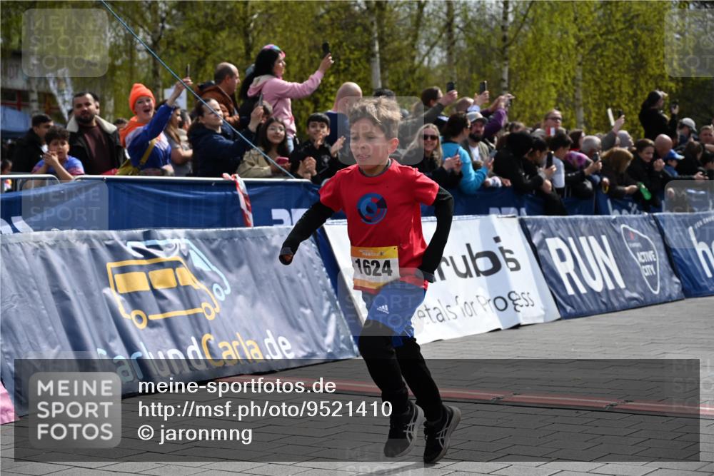 12.04.2026 - 45. Internationalen Wilhelmsburger Insellauf J. Mangold http://msf.ph/oto/9521410 12.04.2026 14:19:15 Ziel 1624 meine-sportfotos.de
