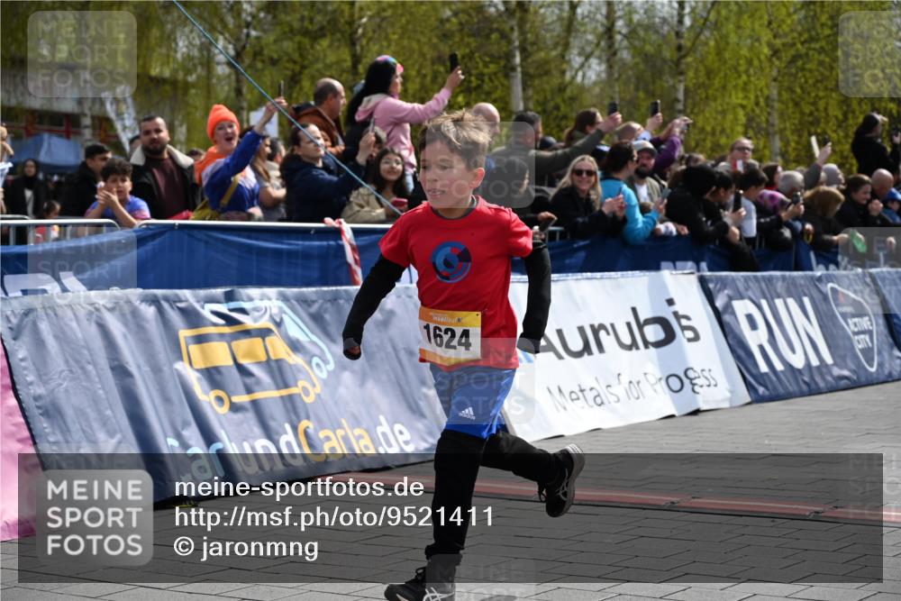 12.04.2026 - 45. Internationalen Wilhelmsburger Insellauf J. Mangold http://msf.ph/oto/9521411 12.04.2026 14:19:15 Ziel 1624 meine-sportfotos.de