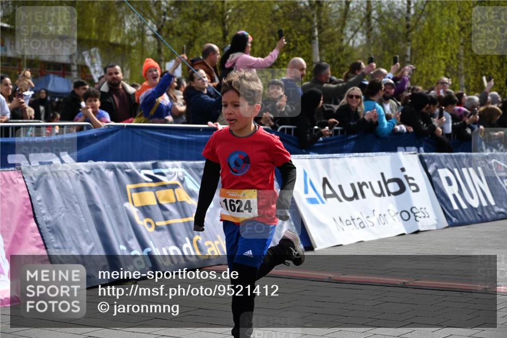 12.04.2026 - 45. Internationalen Wilhelmsburger Insellauf J. Mangold http://msf.ph/oto/9521412 12.04.2026 14:19:15 Ziel 1624 meine-sportfotos.de
