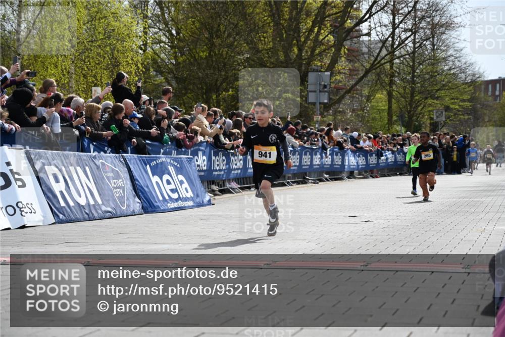 12.04.2026 - 45. Internationalen Wilhelmsburger Insellauf J. Mangold http://msf.ph/oto/9521415 12.04.2026 14:19:30 Ziel 941, 265, 87 meine-sportfotos.de