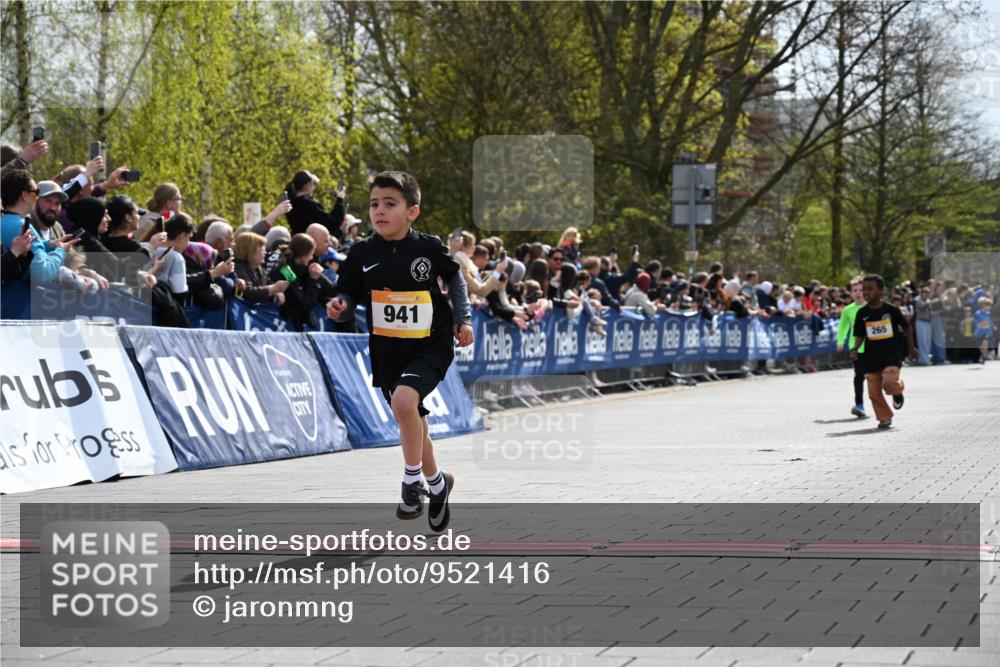12.04.2026 - 45. Internationalen Wilhelmsburger Insellauf J. Mangold http://msf.ph/oto/9521416 12.04.2026 14:19:30 Ziel 941, 265, 87 meine-sportfotos.de