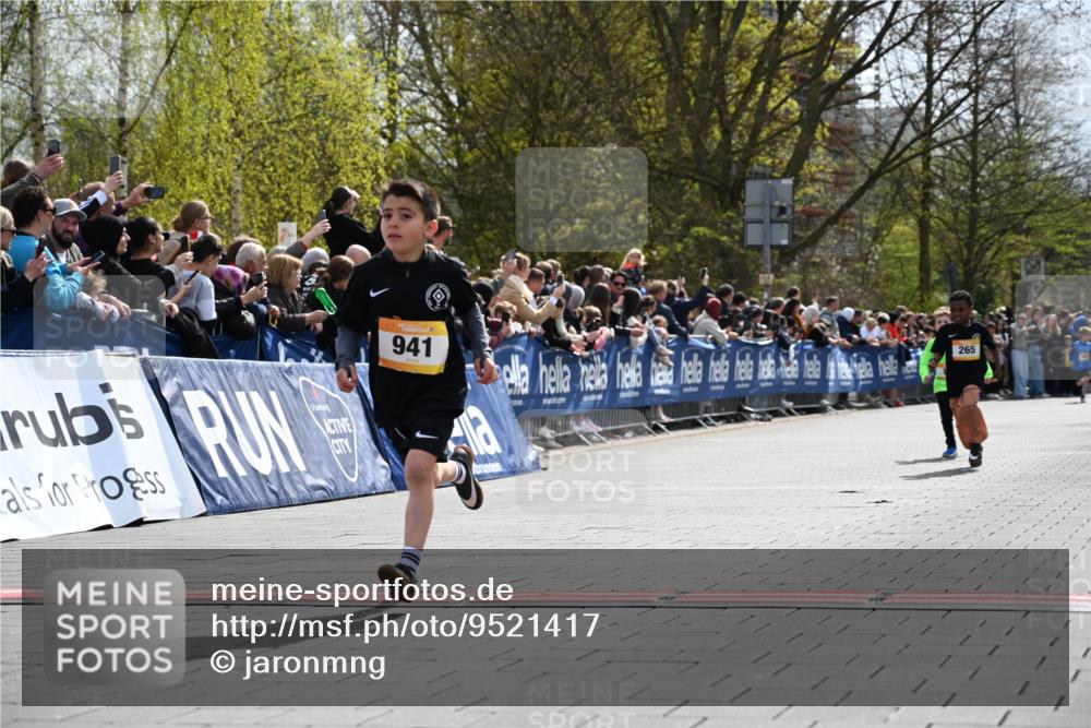 12.04.2026 - 45. Internationalen Wilhelmsburger Insellauf J. Mangold http://msf.ph/oto/9521417 12.04.2026 14:19:30 Ziel 941, 265, 87 meine-sportfotos.de