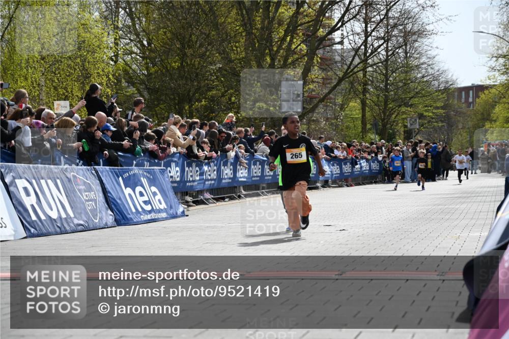 12.04.2026 - 45. Internationalen Wilhelmsburger Insellauf J. Mangold http://msf.ph/oto/9521419 12.04.2026 14:19:32 Ziel 941, 265, 87 meine-sportfotos.de