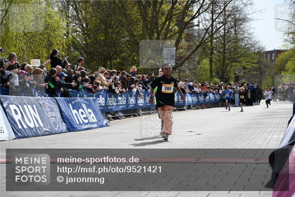 12.04.2026 - 45. Internationalen Wilhelmsburger Insellauf J. Mangold http://msf.ph/oto/9521421 12.04.2026 14:19:32 Ziel 941, 265, 87 meine-sportfotos.de