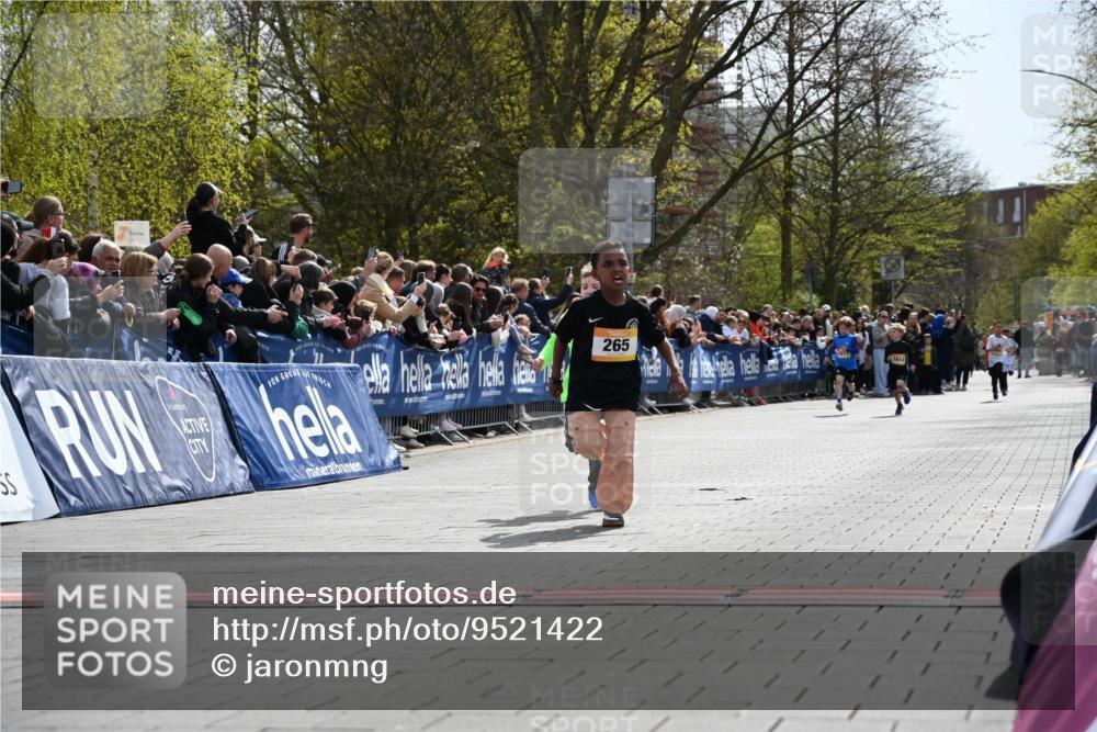 12.04.2026 - 45. Internationalen Wilhelmsburger Insellauf J. Mangold http://msf.ph/oto/9521422 12.04.2026 14:19:32 Ziel 941, 265, 87 meine-sportfotos.de