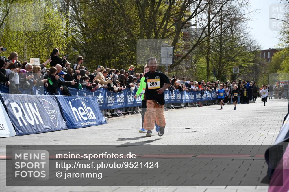 12.04.2026 - 45. Internationalen Wilhelmsburger Insellauf J. Mangold http://msf.ph/oto/9521424 12.04.2026 14:19:33 Ziel 941, 265, 87, 1614 meine-sportfotos.de